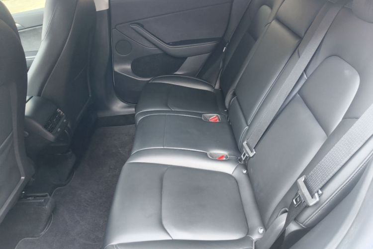 Tesla Model Y 2022 car image #17