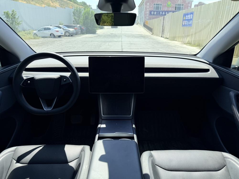 Tesla Model Y 2025 #7 Tesla Model Y 2025 car image #7