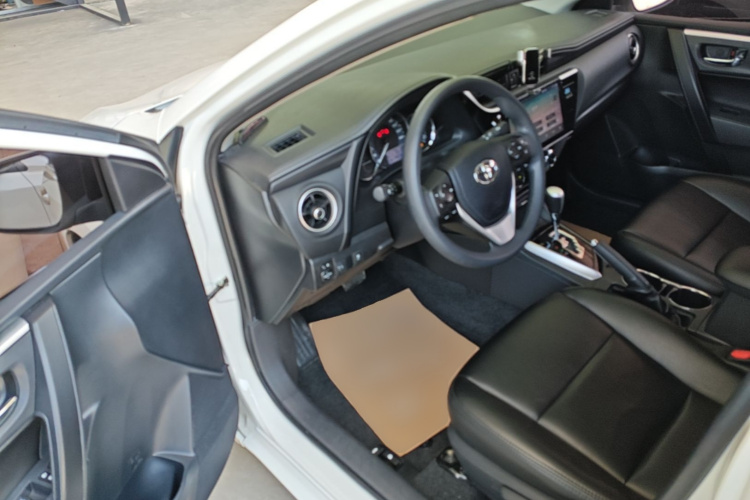 Toyota Corolla 2018 immagine di auto #16