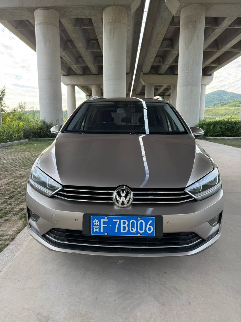 Volkswagen Golf Sportsvan 2017 immagine di auto #2