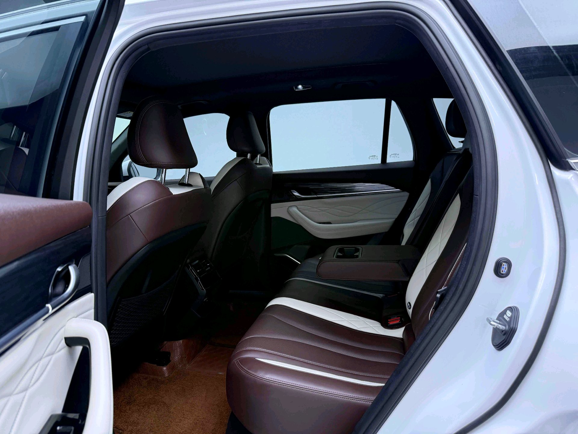 GEELY Boyue L 2022 car image #7