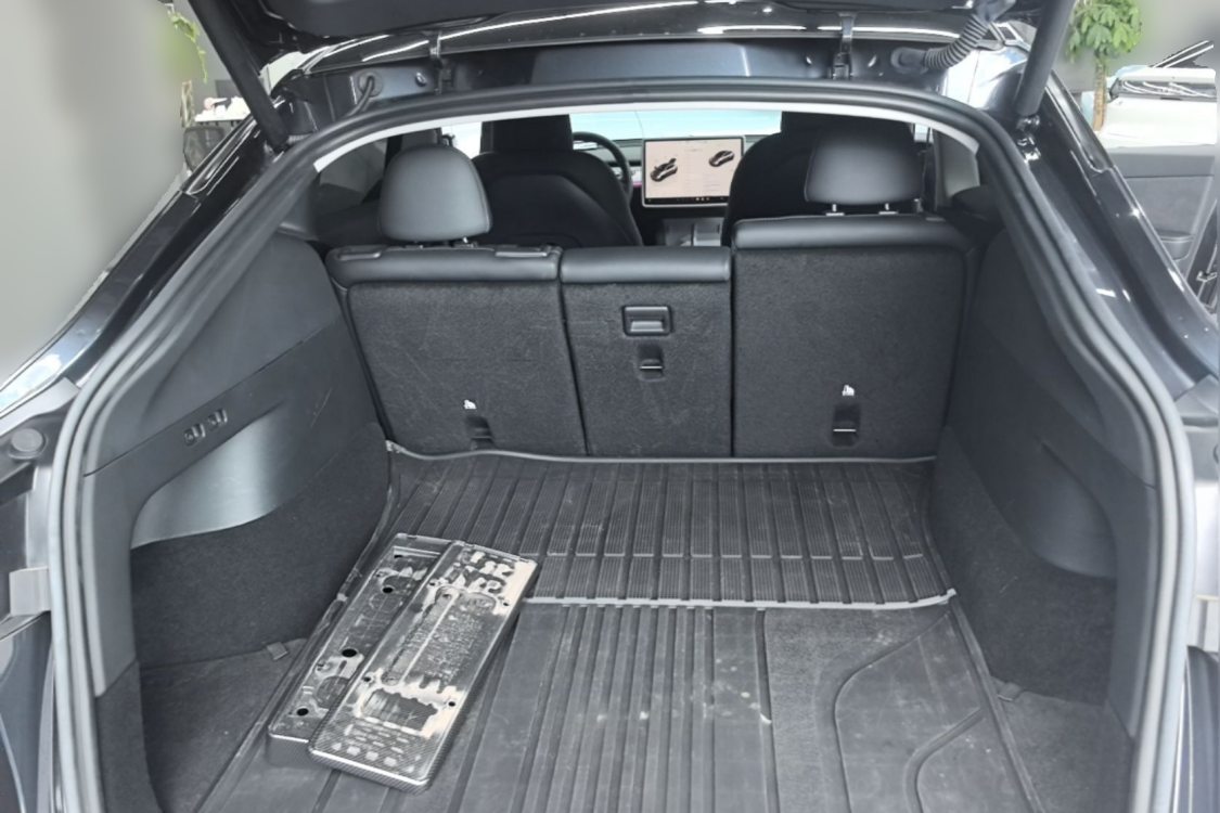 Tesla Model Y 2024 car image #5