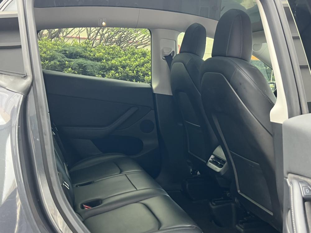 Tesla Model Y 2022 car image #29