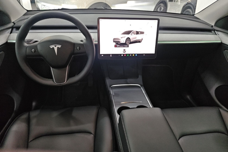 Tesla Model Y 2024 #10 Tesla Model Y 2024 immagine di auto #10