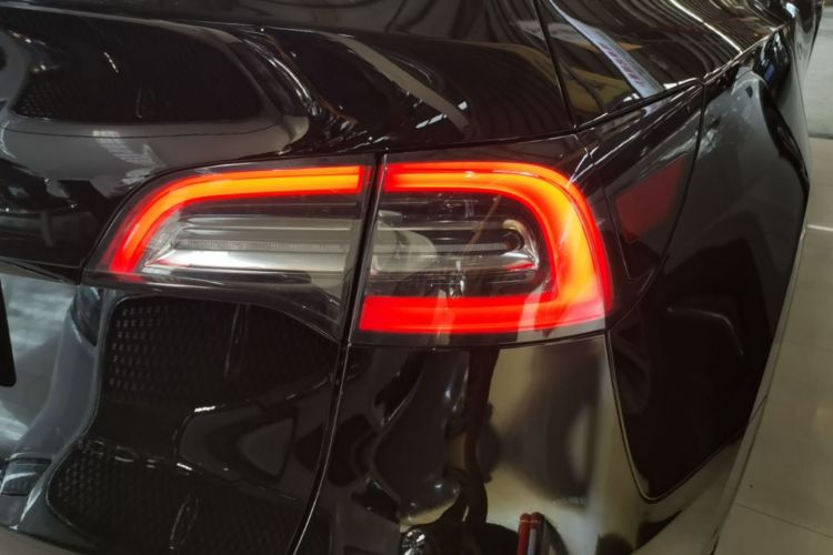 Tesla Model Y 2021 #8 Tesla Model Y 2021 car image #8