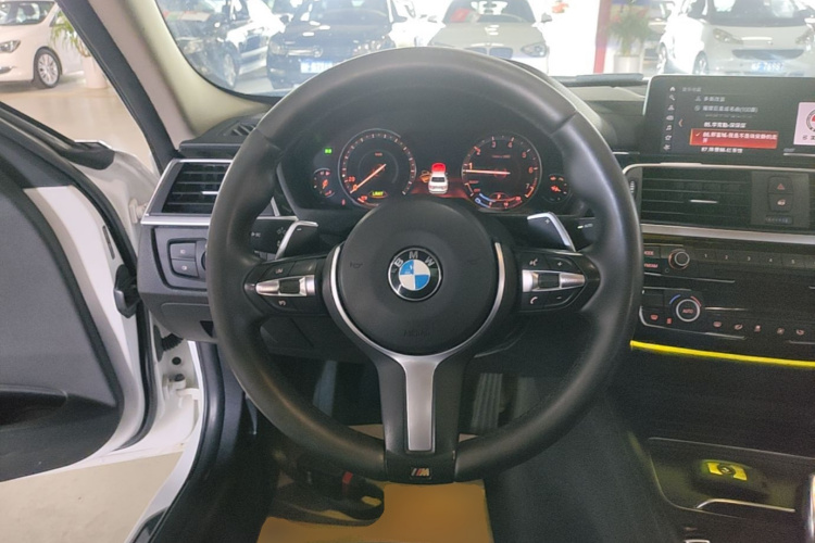 BMW 3 Series 2018 imagem de carro #11