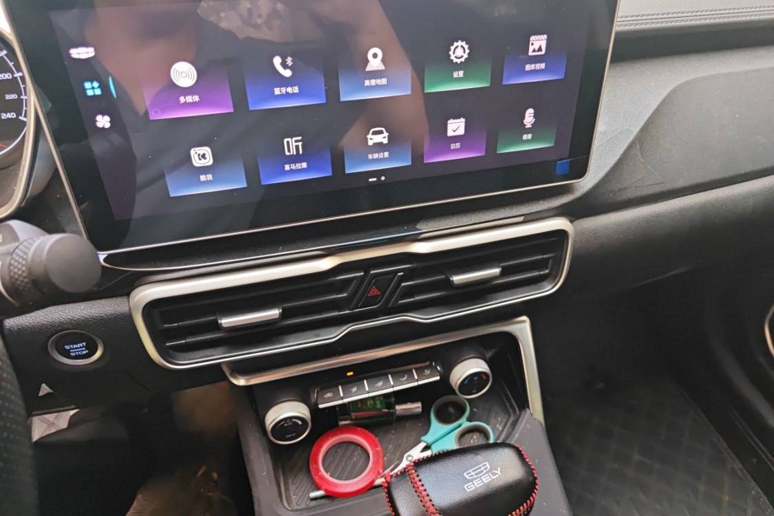 GEELY Coolray 2026 car image #26