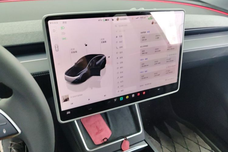 Tesla Model Y 2025 immagine di auto #13