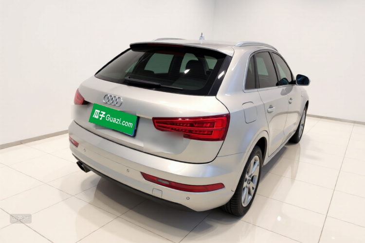 Audi Q3 2018 car image #7