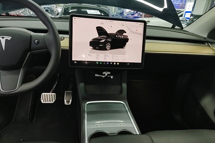 Tesla Model Y 2023 #13 Tesla Model Y 2023 car image #13