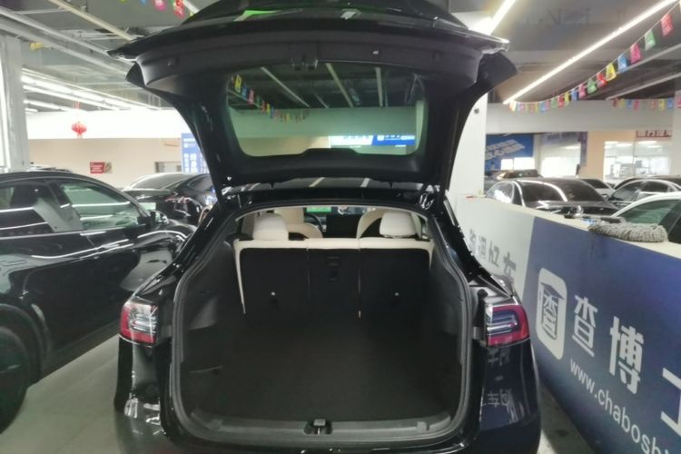 Tesla Model Y 2023 immagine di auto #19