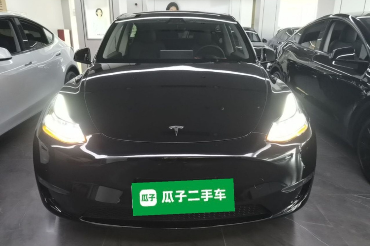 Tesla Model Y 2023 car image #3