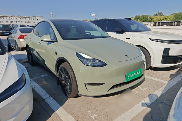 Tesla Model Y 2023 immagine di auto #4