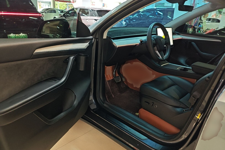 Tesla Model Y 2024 #16 Tesla Model Y 2024 car image #16