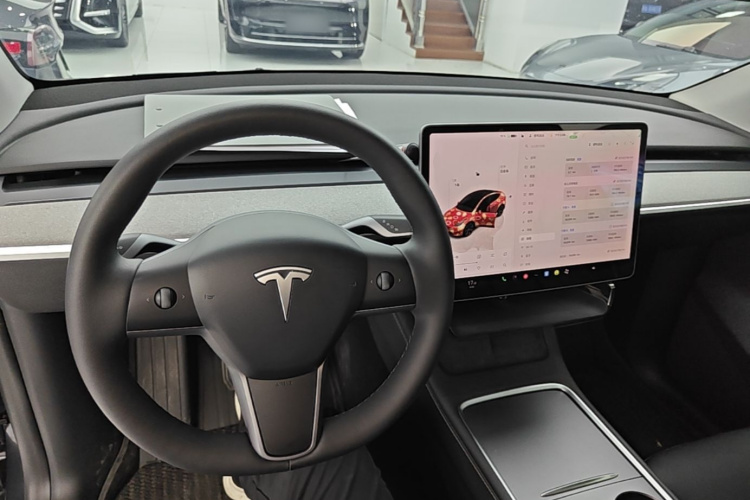 Tesla Model Y 2024 #10 Tesla Model Y 2024 car image #10
