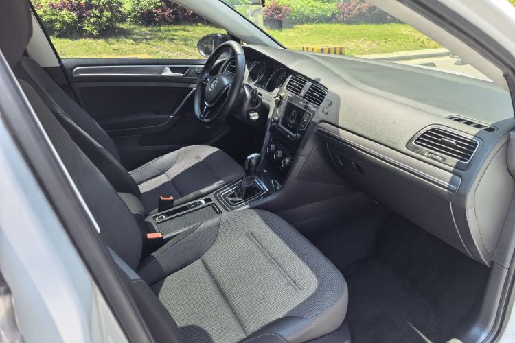 Volkswagen Golf 2017 car image #21