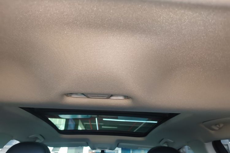 Audi Q3 2018 car image #18