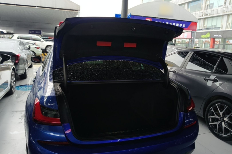 BMW 3 Series 2021 car image #19