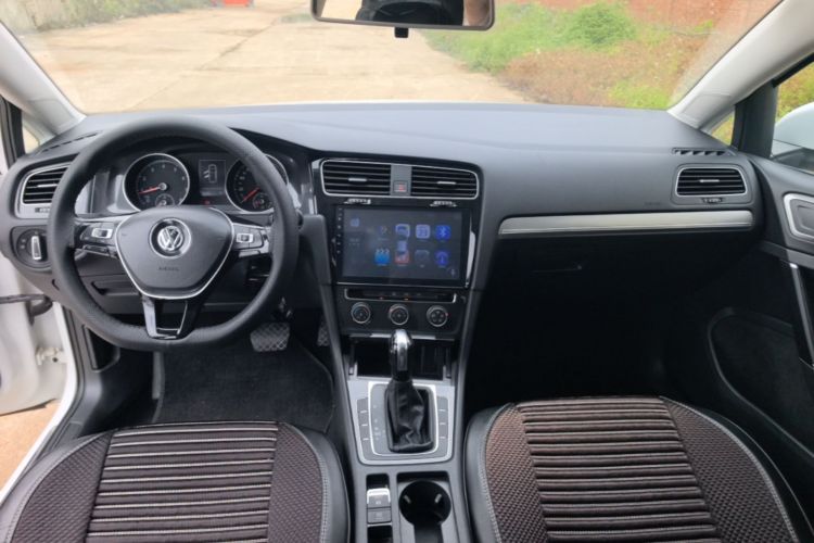 Volkswagen Golf 2018 car image #10