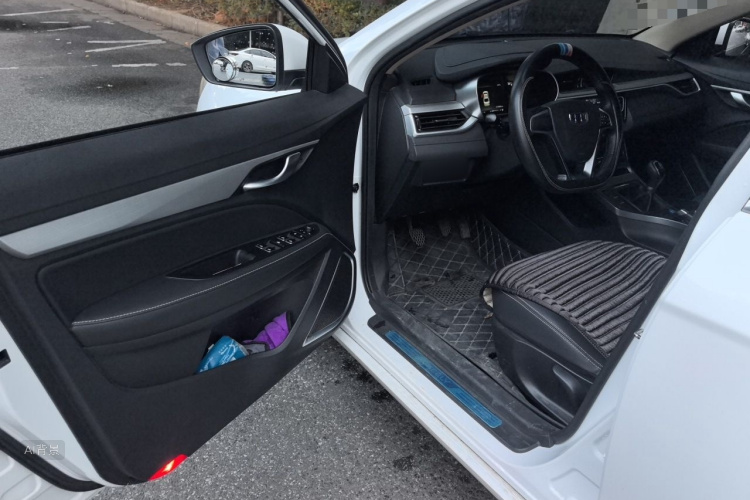 GEELY Emgrand 2018 car image #18