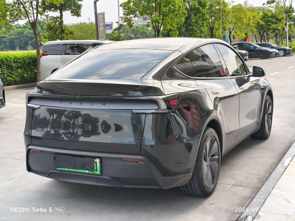 Tesla Model Y 2026 immagine di auto #5