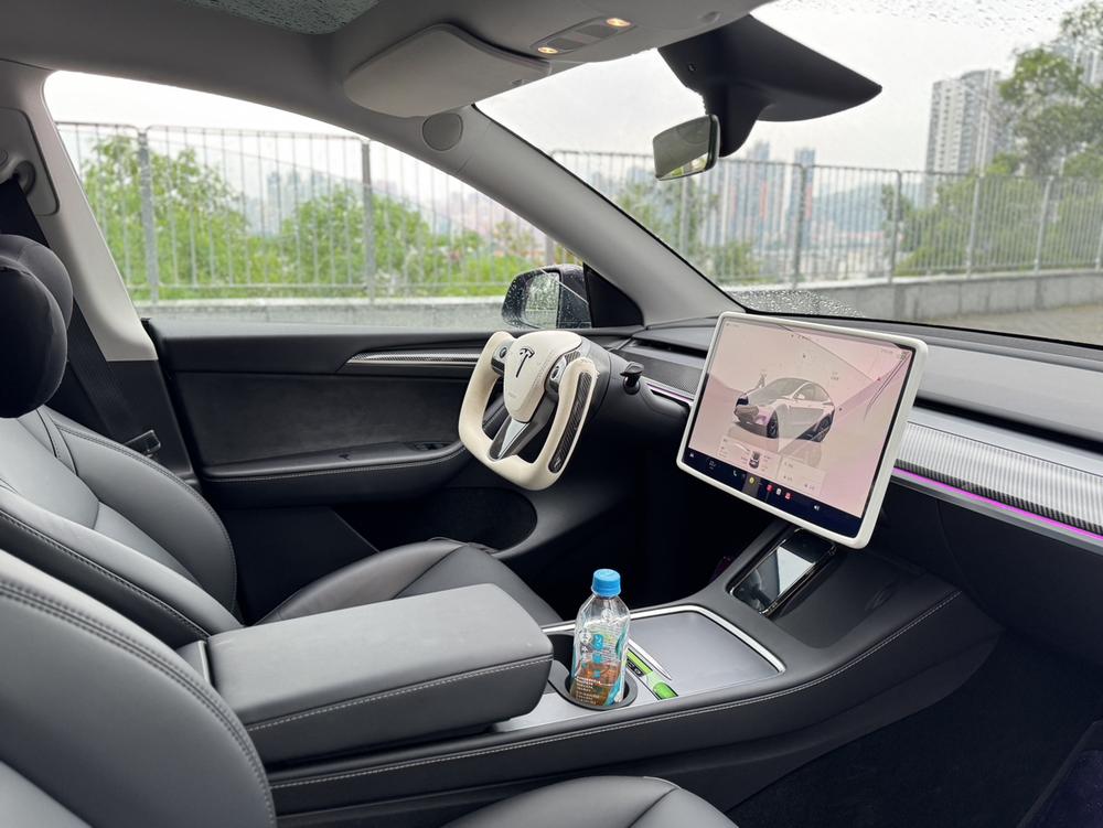 Tesla Model Y 2024 car image #21
