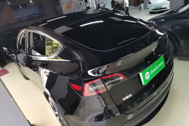 Tesla Model Y 2024 #5 Tesla Model Y 2024 car image #5