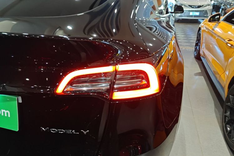 Tesla Model Y 2023 #8 Tesla Model Y 2023 car image #8