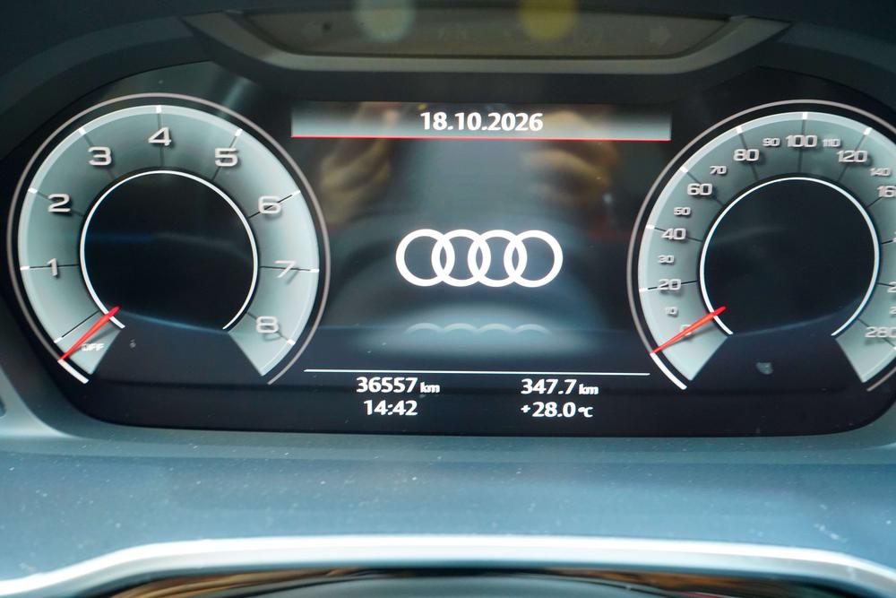 Audi Q3 2022 car image #17