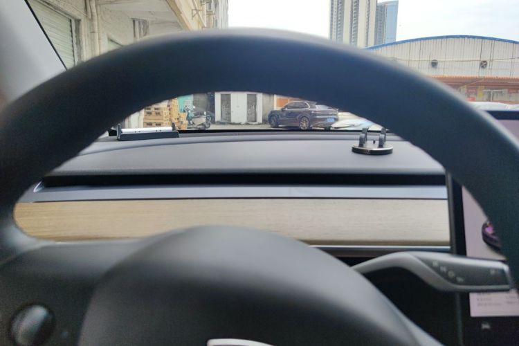 Tesla Model Y 2021 car image #16