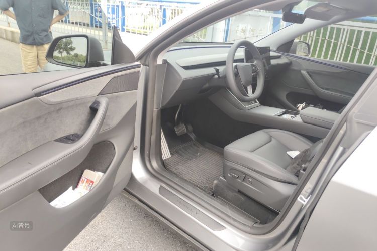 Tesla Model Y 2025 #18 Tesla Model Y 2025 car image #18