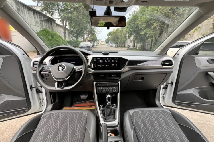 Volkswagen T-Cross 2023 car image #17