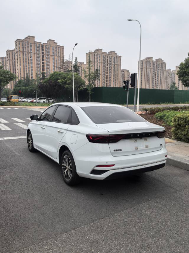 GEELY Emgrand 2023 image de voiture #4