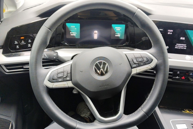 Volkswagen Golf 2023 immagine di auto #11