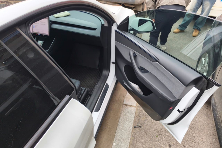 Tesla Model Y 2025 #23 Tesla Model Y 2025 car image #23