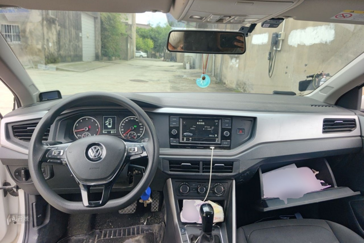 Volkswagen Polo 2020 car image #11