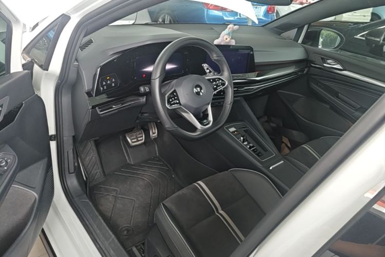 Volkswagen Golf 2021 car image #10