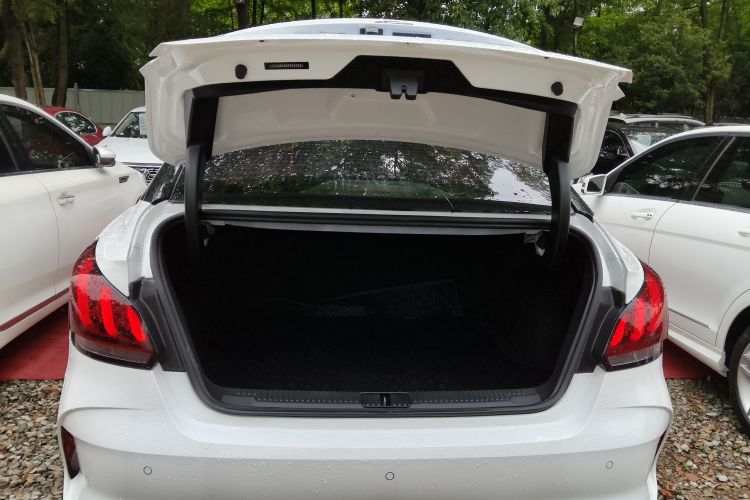 MG 5 2024 imagen de coche #19