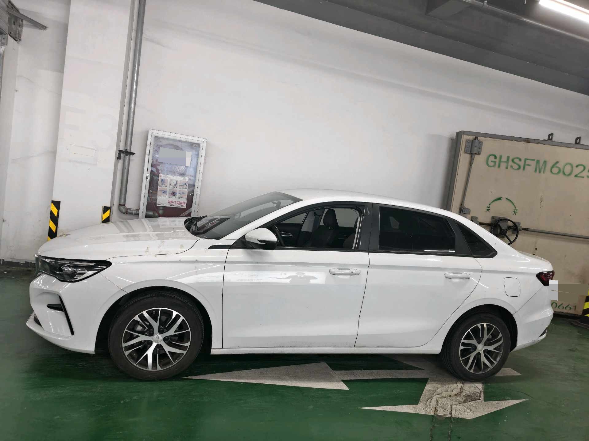 GEELY Emgrand 2023 car image #2