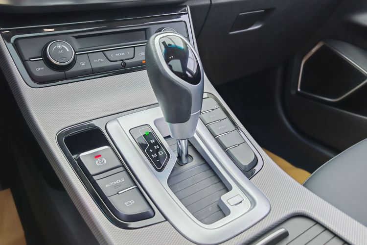 GEELY Emgrand GS 2018 immagine di auto #22