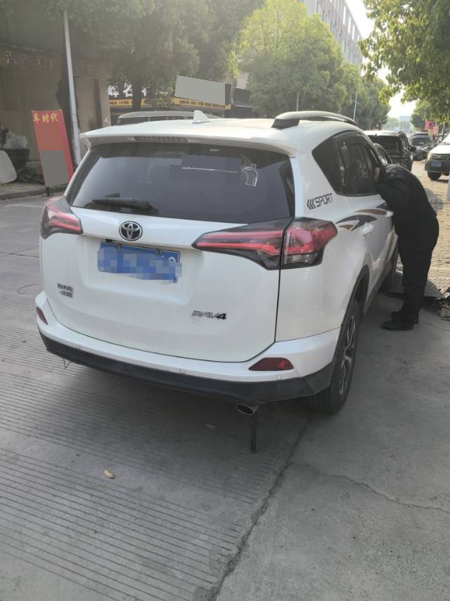 Toyota RAV4 2019 immagine di auto #3