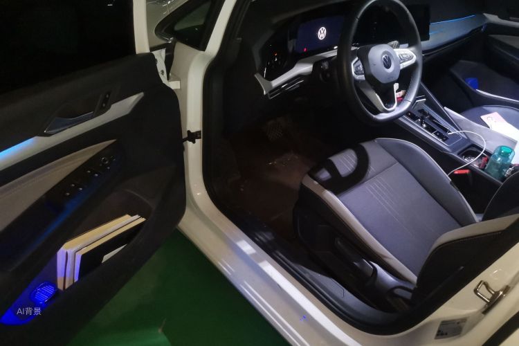 Volkswagen Golf 2023 car image #18