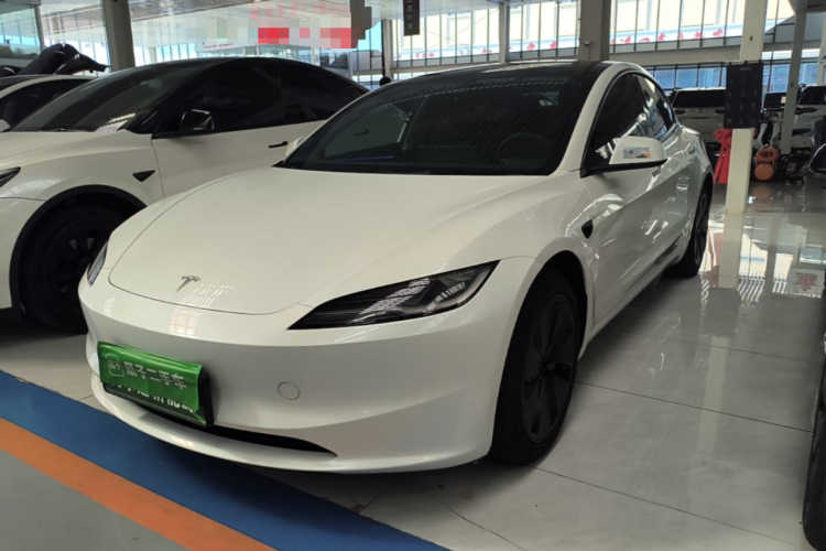 Tesla Model 3 2025 car image #2