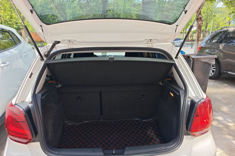 Volkswagen Polo 2017 car image #19