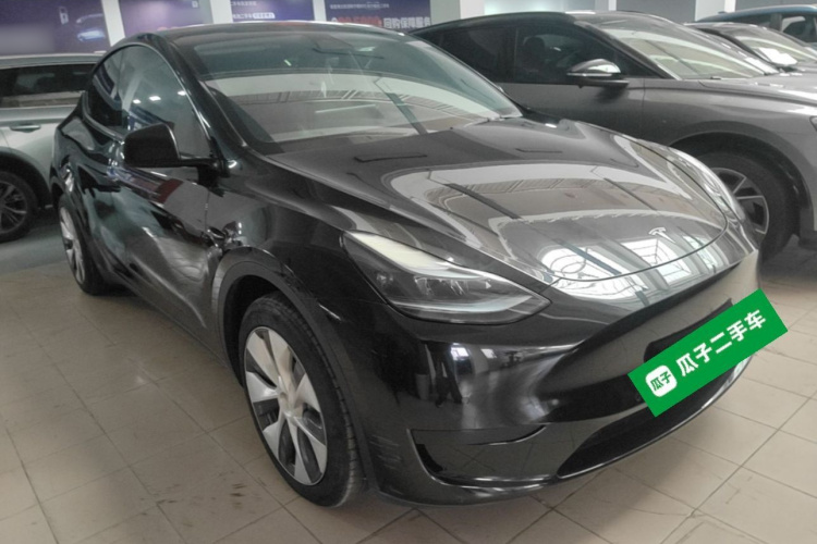 Tesla Model Y 2023 #4 Tesla Model Y 2023 صورة سيارة #4