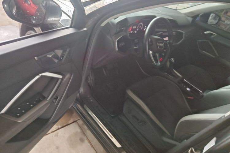 Audi Q3 2021 car image #16