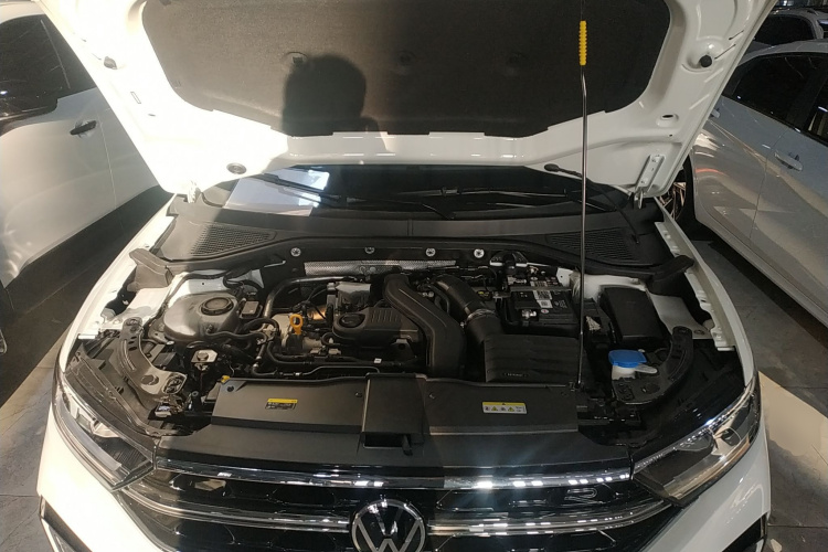 Volkswagen T-Roc 2023 car image #22