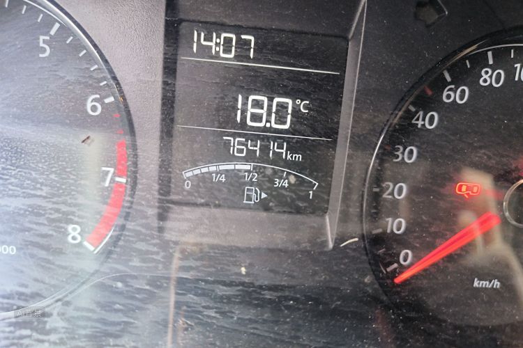 Volkswagen Polo 2015 car image #14