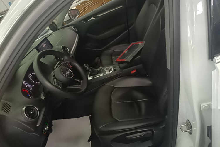 Audi A3 2018 car image #20