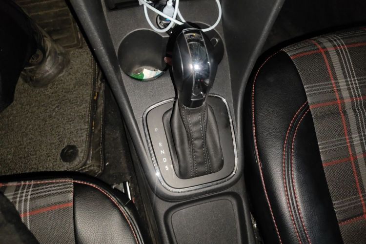 Volkswagen Polo 2018 car image #14